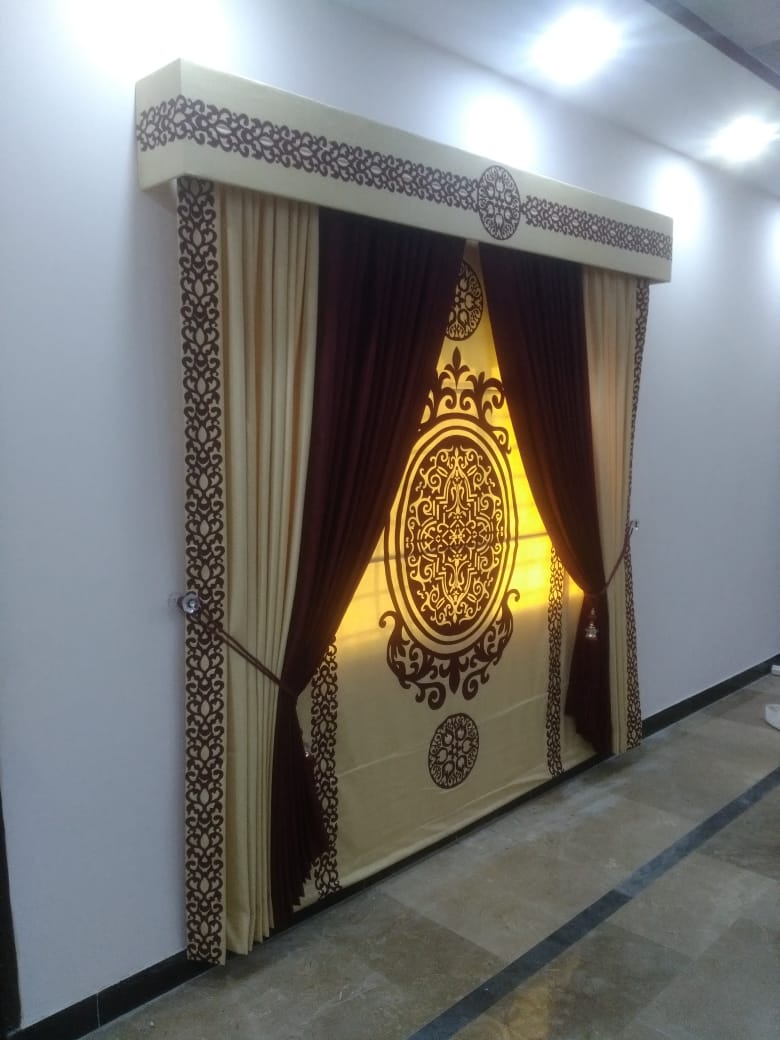 Luxury 3-Piece Curtain Set with Back Screen & Box Seating