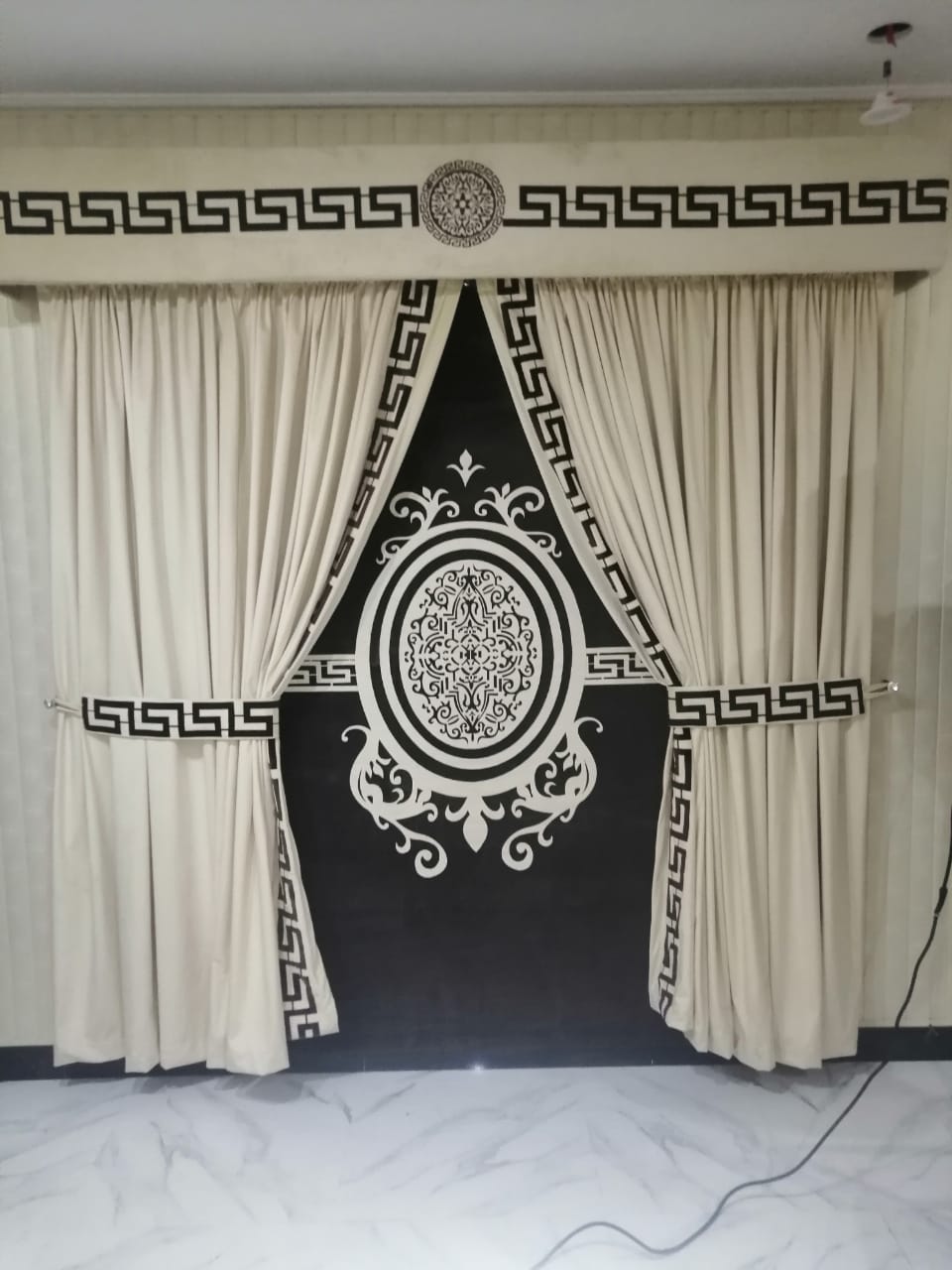 Luxury 3-Piece Curtain Set with Back Screen & Box Seating