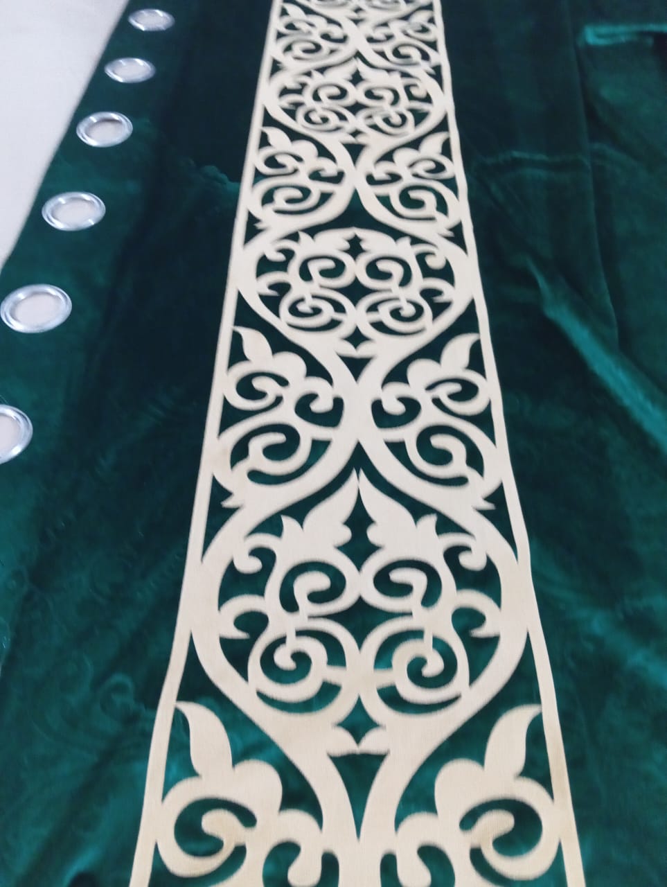 Laser Cut Border Velvet Curtain – Single Piece (4.5 ft x 8 ft)